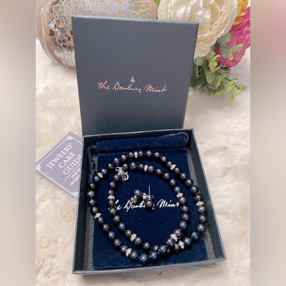 NIB❗️FINAL PRICE❗️Danbury Mint  Black Pearl Necklace With Free Matching Earrings